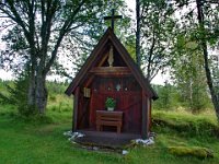 Mariakapellet, reist ved tuftene etter den katolske kirka som sto i Volla i Middelalderen.